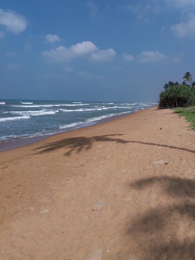 Ocean Queen Hotel Wadduwa Exterior foto